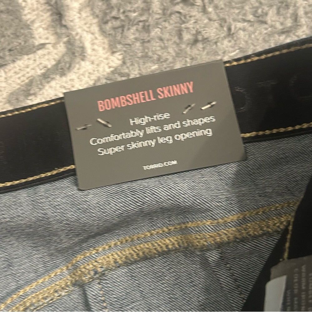 NWT Torrid Size 18R Bombshell Skinny Blue Jeans - Stretch Denim - Picture 4 of 5